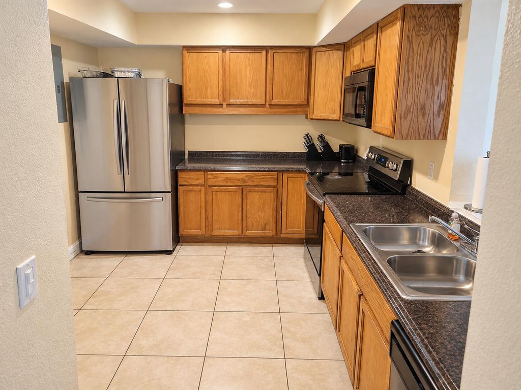 1631 NW 2nd Ave, photo 4