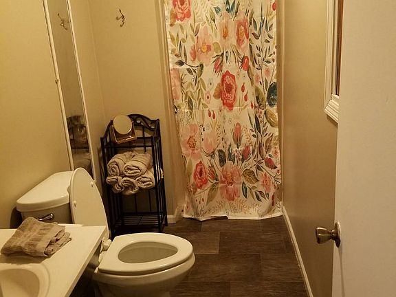 5th image of 529 Wallis Dr