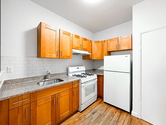 5th image of 310 W 116th St APT 1B