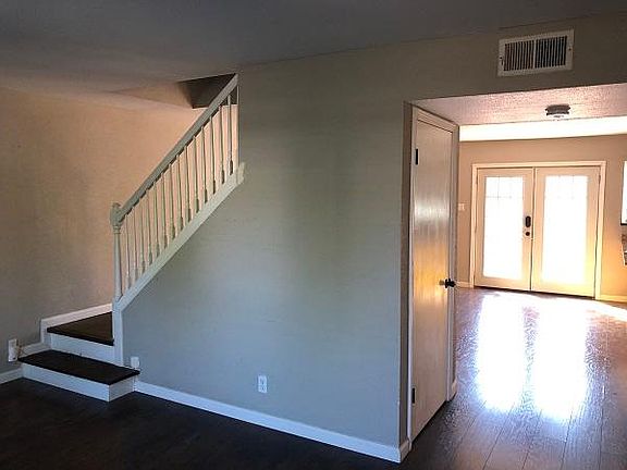 3rd image of 10922 Crown Park