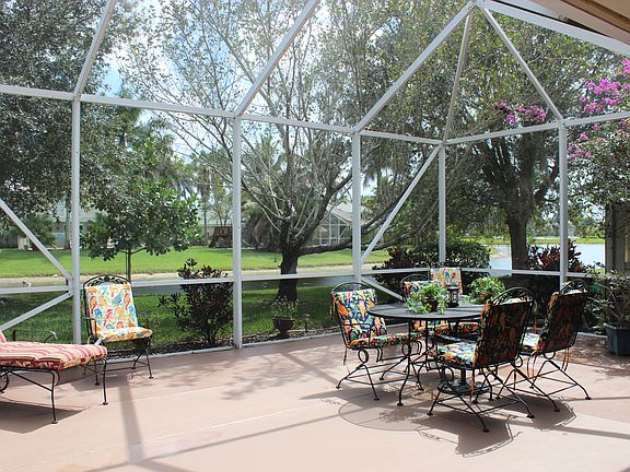 Extended 1000sf Patio!! 