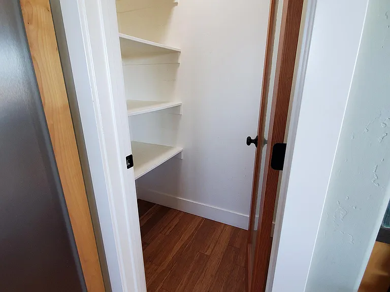 1012 Ella St — Photo 9