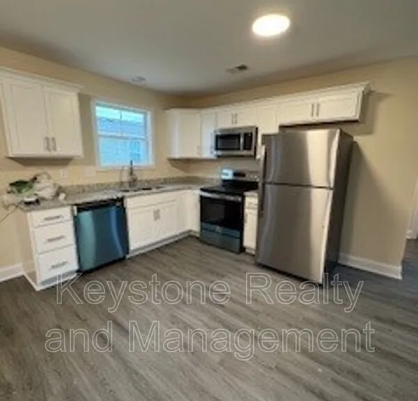 304 Jennifer St #40 — Photo 2