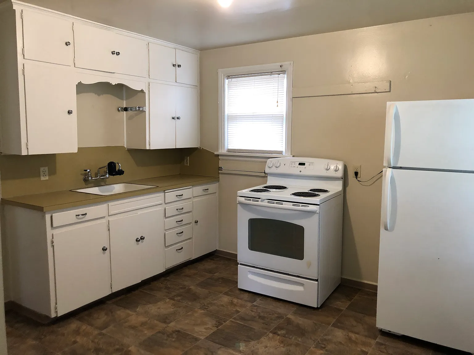 2 bed, 650 sqft, $1,100 — Photo 3