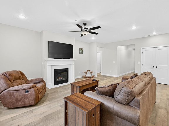 5th image of 3855 Corvina St
