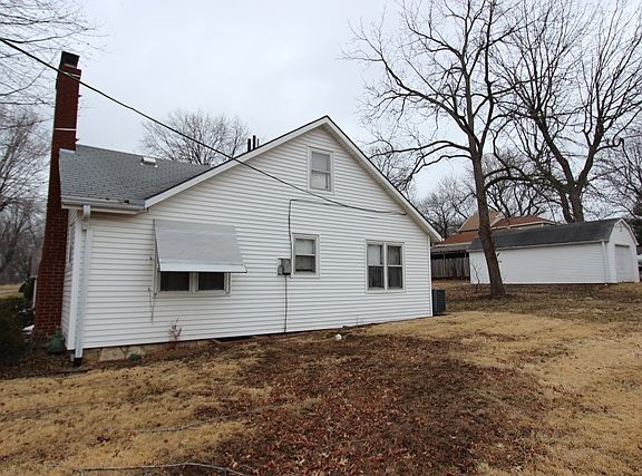 3rd image of 7139 Sycamore Ave