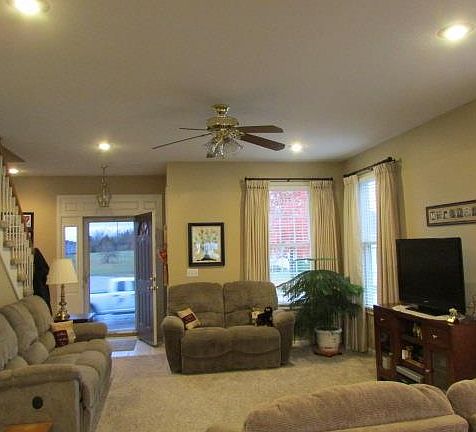 2nd image of 724 Redbud Dr
