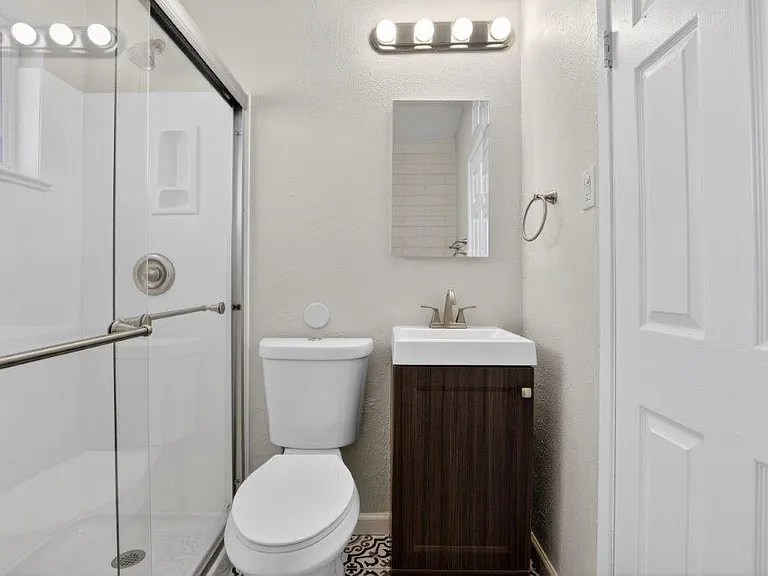 502 N 11th St #3 — Photo 12