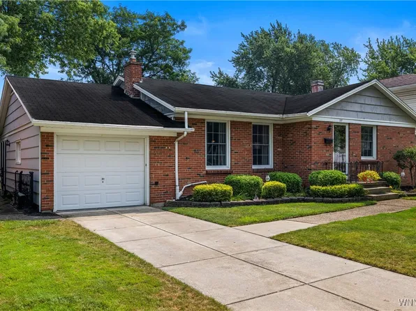 27 Greenfield Dr, Tonawanda, NY 14150