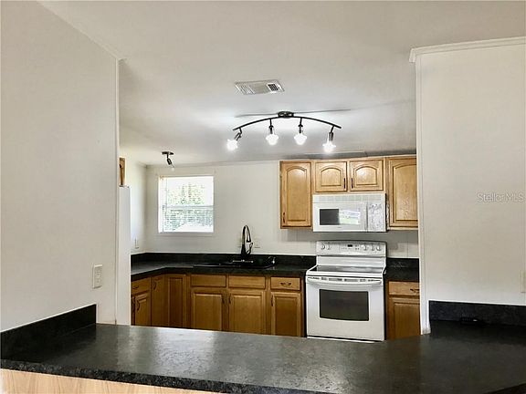 4th image of 12760 Circle Lake Dr