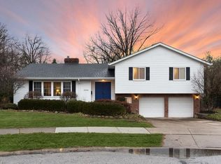 22668 Meadowhill Ln, Rocky River, OH 44116