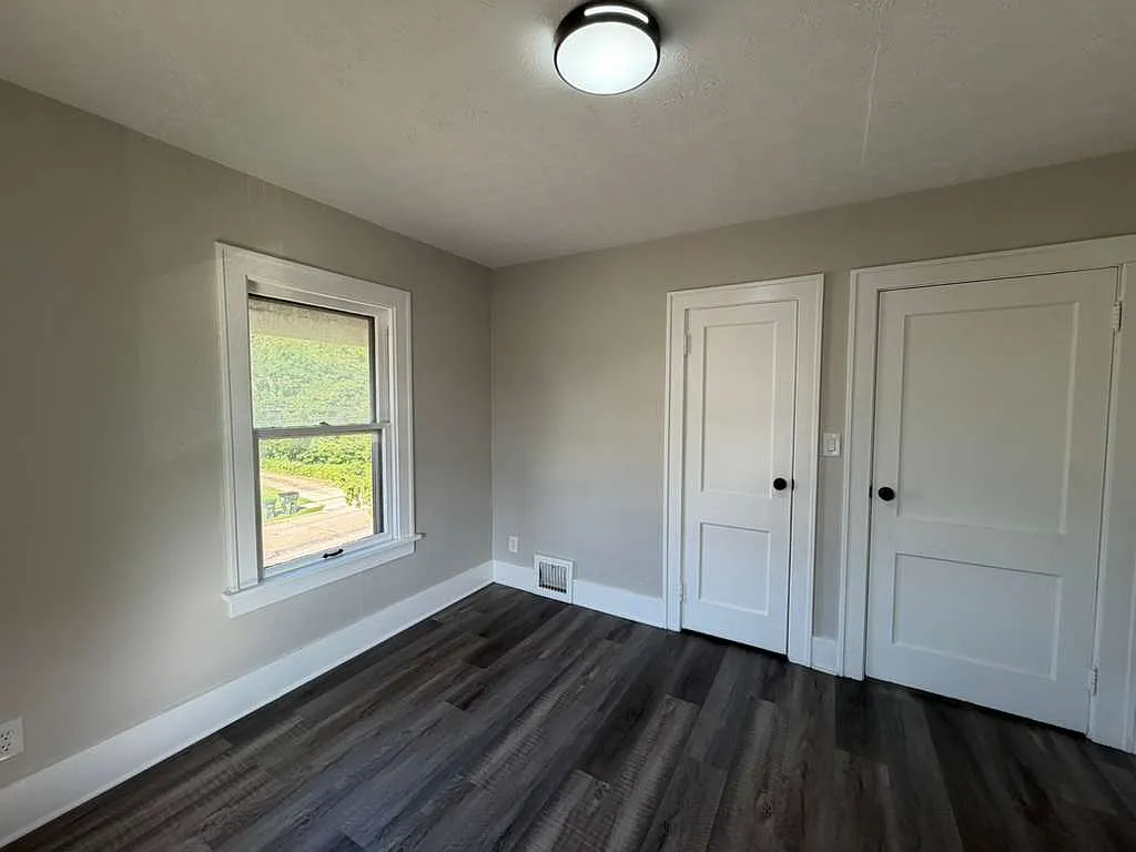 2 bed, 946 sqft, $1,355 — Photo 4