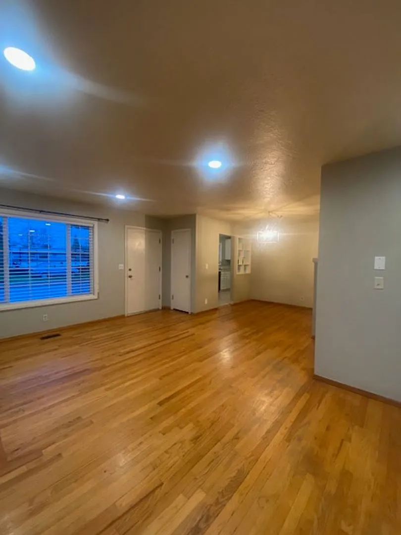 Charming 3 Bedroom Home Lebanon Home with Large Fenced Yard! — Photo 4