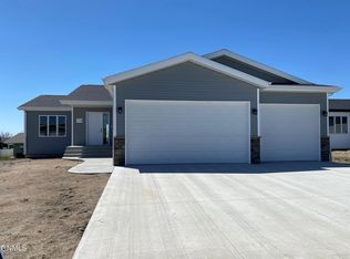 3326 Tyndale Dr, Bismarck, ND 58503