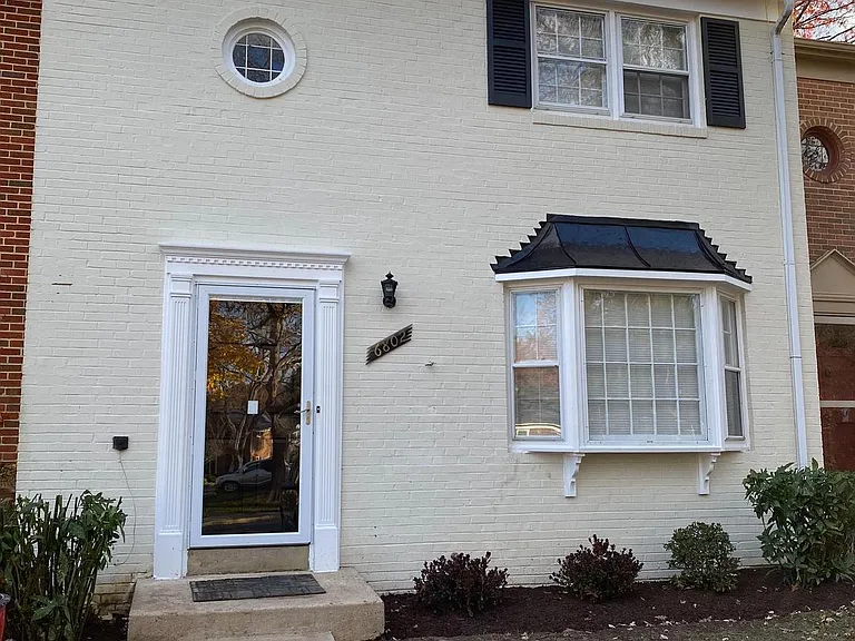 6802 Dina Leigh Ct — Photo 1