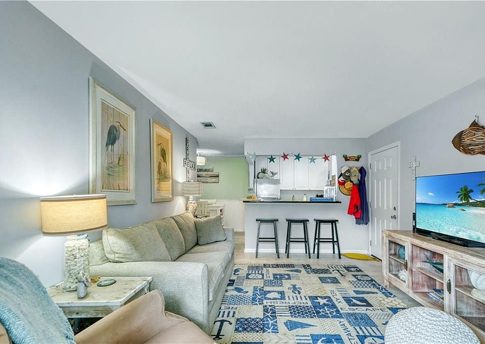 1st image of 850 Mallery St APT E5