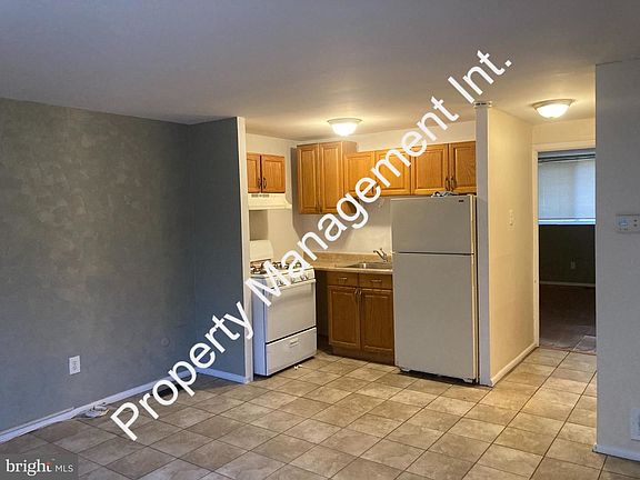 4th image of 288 Greenough St #A
