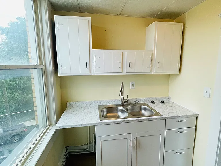 537 E Washington St #3 — Photo 2