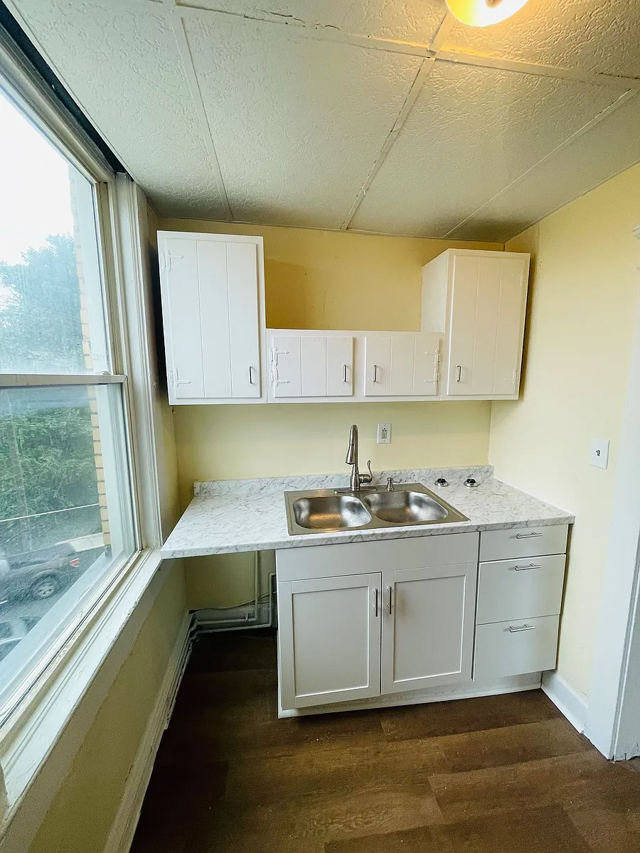 Building Photo - 537 E Washington St #2