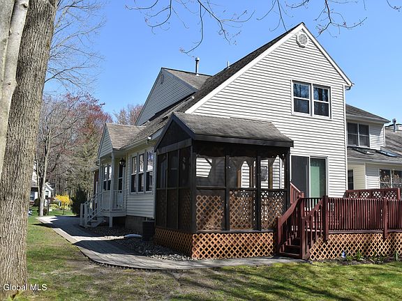 3rd image of 40 Woodside Dr