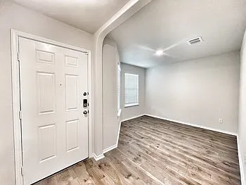 4 bed, 2.5 bath, 2312 sqft, $2,445 — Photo 3
