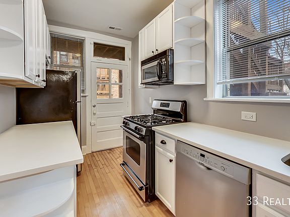 5th image of 948 Pleasant St APT 3J