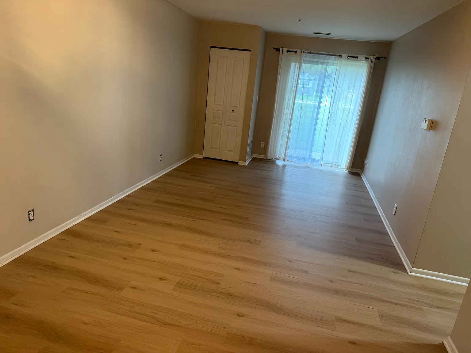 2 bed, 830 sqft, $1,825 — Photo 1