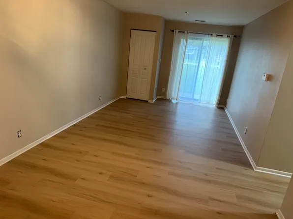 12765 W Hampton Ave APT 112, Butler, WI 53007
