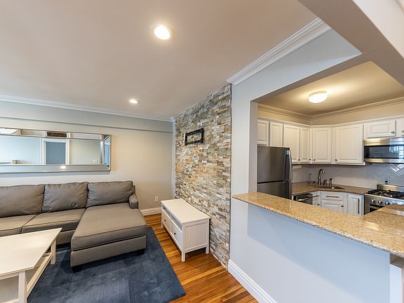 4th image of 210 E Broadway APT 2C