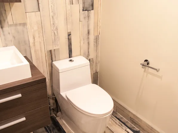 1426 De Kalb Avenue image 11 of 40