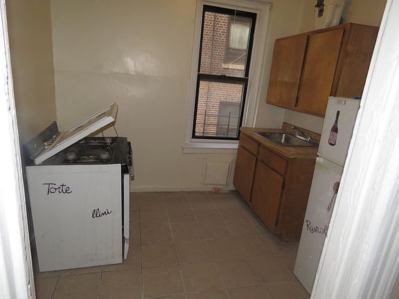 5th image of 1275 Lafayette Ave APT 2D