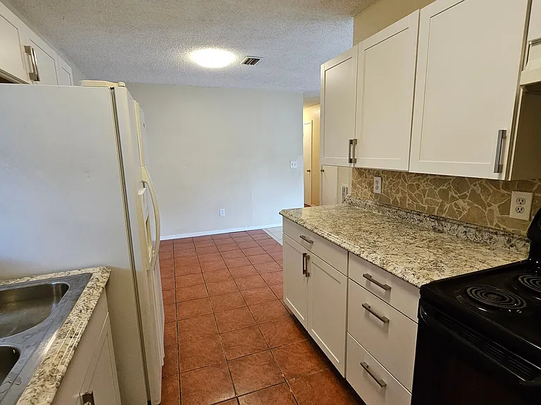 902 W Jackson St #A — Photo 3
