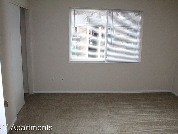 5th image of 1003 Parkvale Ln #1