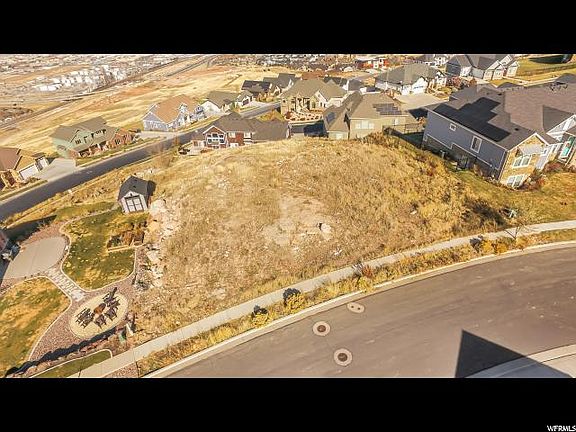 3rd image of 223 E Pace Ln