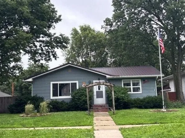 607 N Jackson St, Charles City, IA 50616