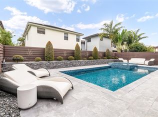 8762 NW 158th St, Miami Lakes, FL 33018