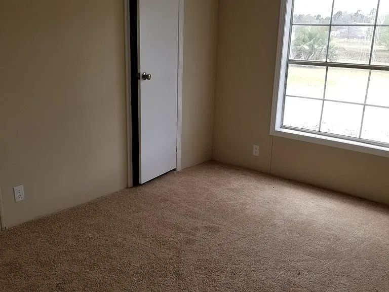 219 Gramercy Ln — Photo 5