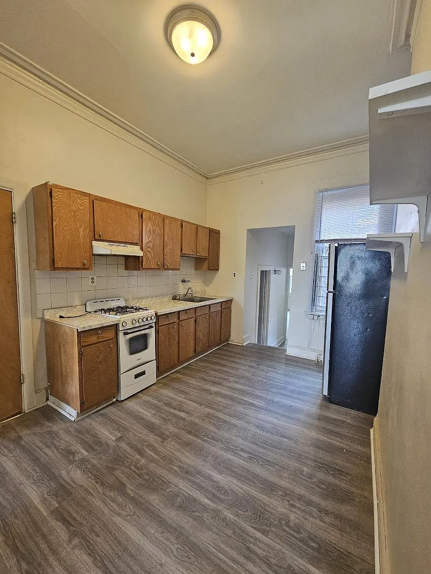 4023 Locust St — Photo 1