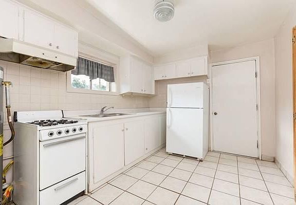 3rd image of 230 W Mountain Ave APT B