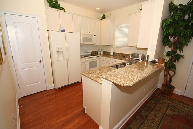 1st image of 836 Ellwood Ave #H