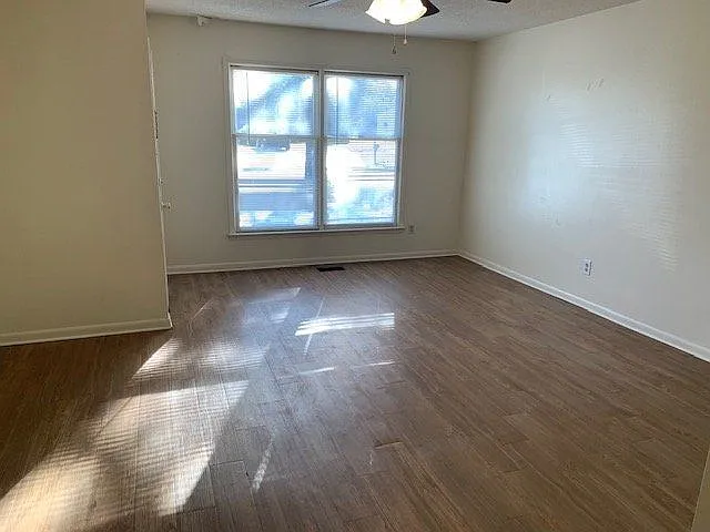 2 bed, 1.0 bath, 864 sqft, $900 — Photo 4