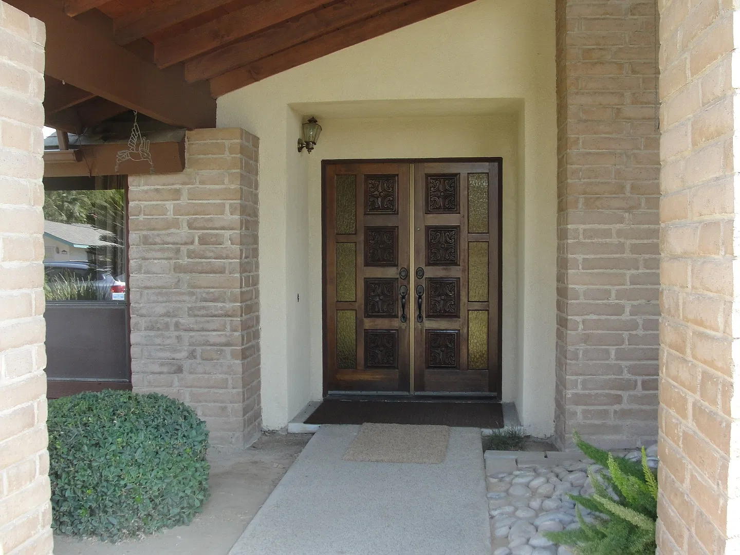 Spacious 3 bedroom, 2 bath home — Photo 2