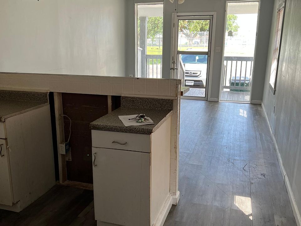 1st image of 936 Avenue C