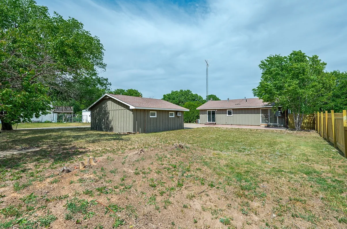 3 bed, 1024 sqft, $1,095 — Photo 4