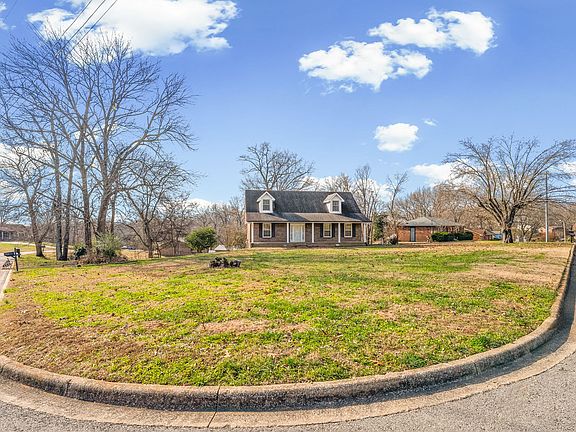 2nd image of 423 Warren Cir