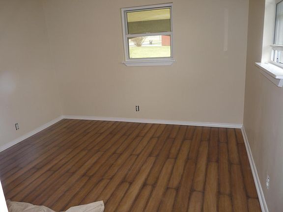4th image of 67 Myrtle Ave