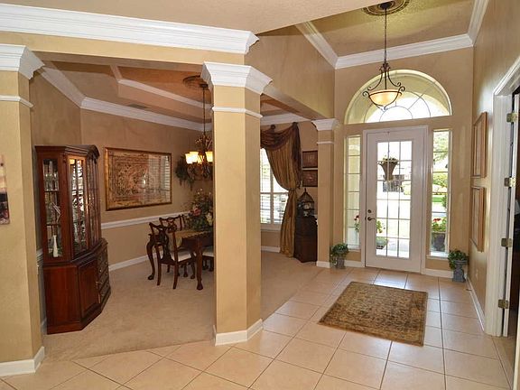 Dining Room / Foyer