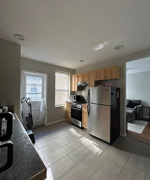 220 Hanover St #10 — Photo 11