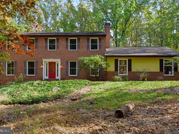 655 Shannon Rd, Boiling Springs, PA 17007