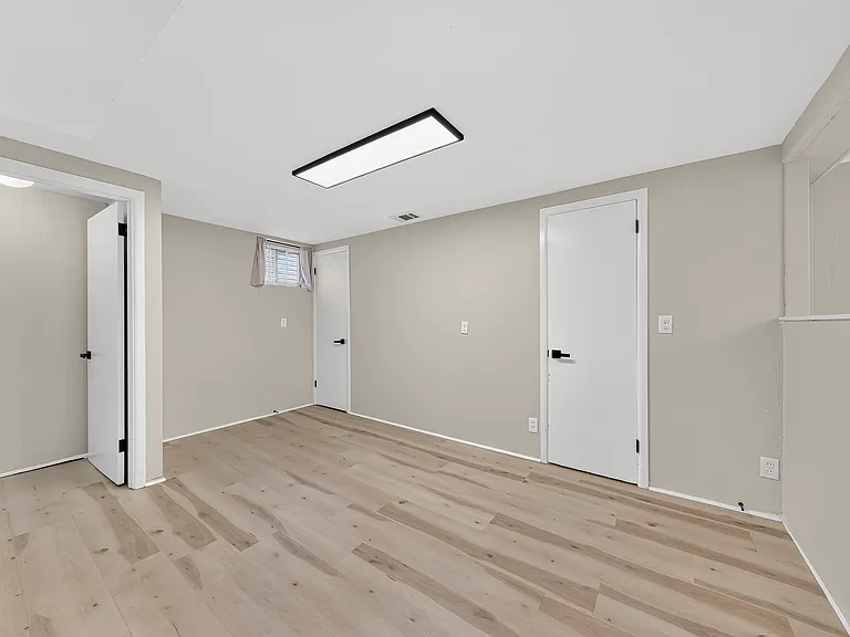 437 Warfield Ave — Photo 26
